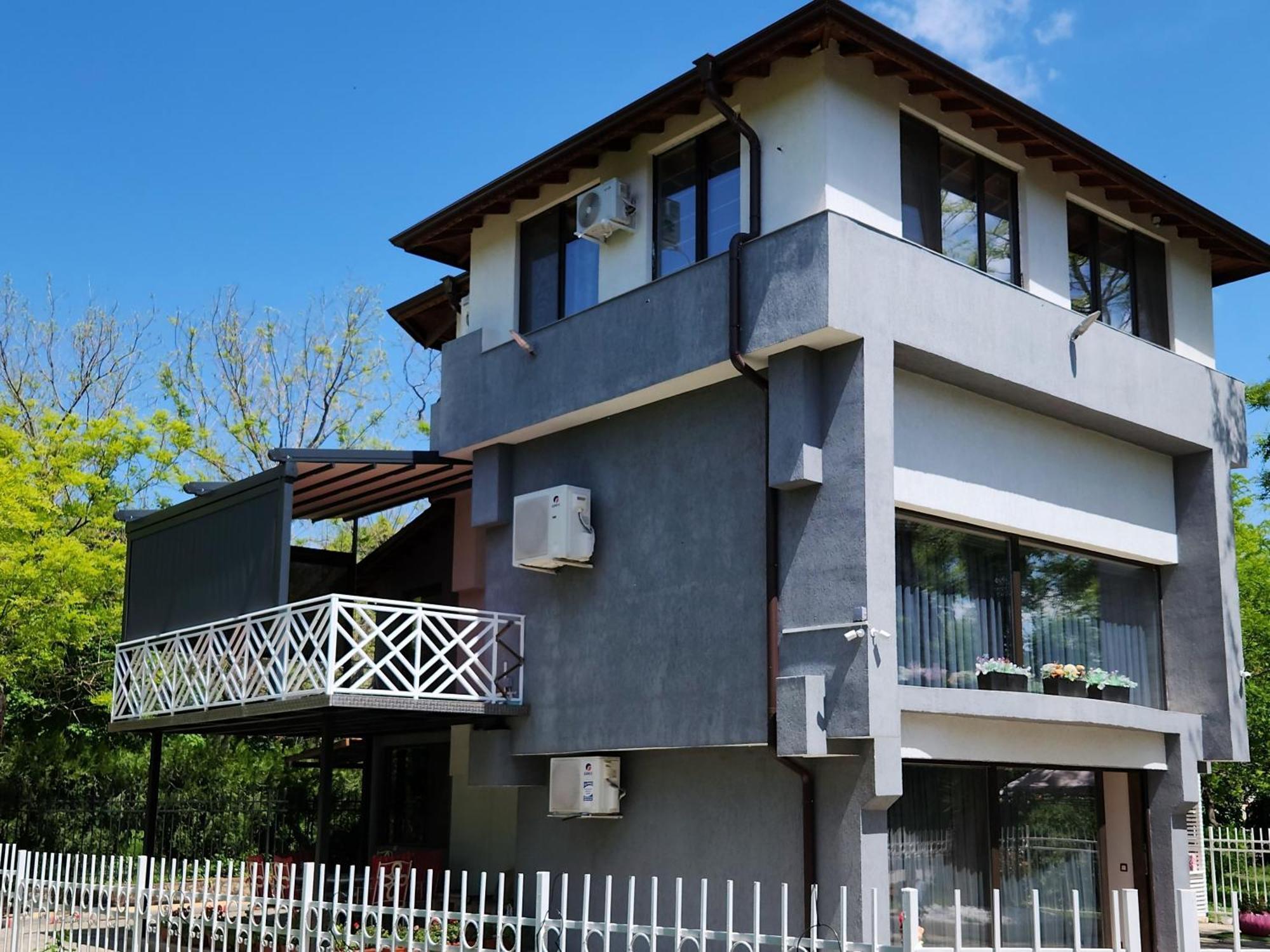 Grande Spa Deluxe Studios Sliven Exterior photo